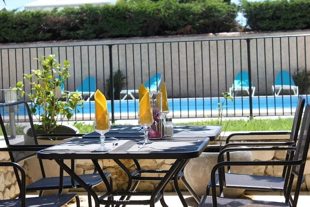 ***  Logis Hotel Acotel Le Pontet  France